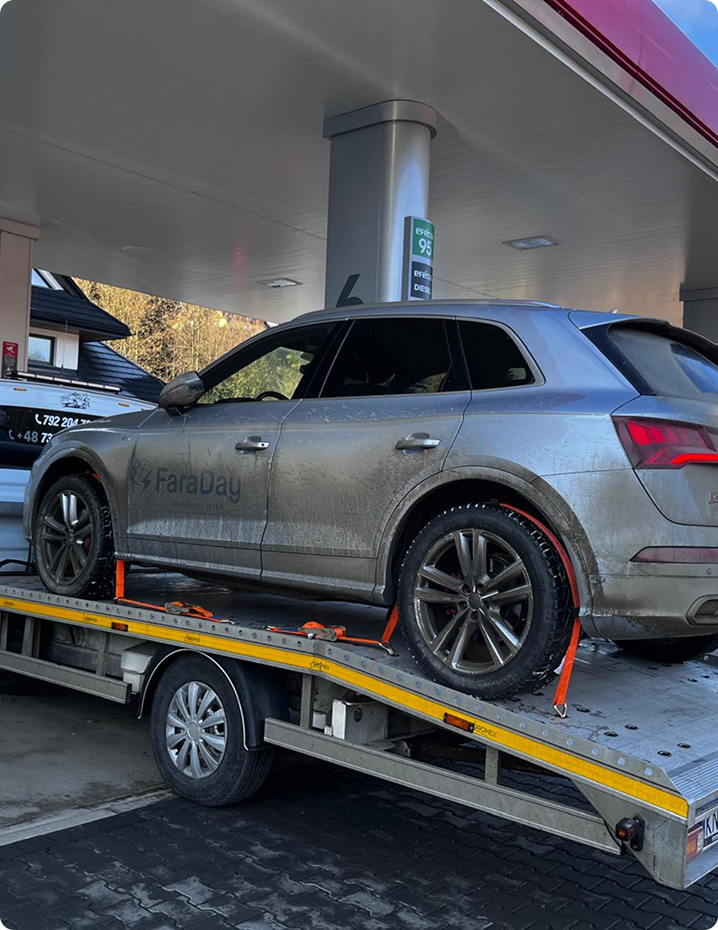 Laweta firmy Road Assist z załadunkiem